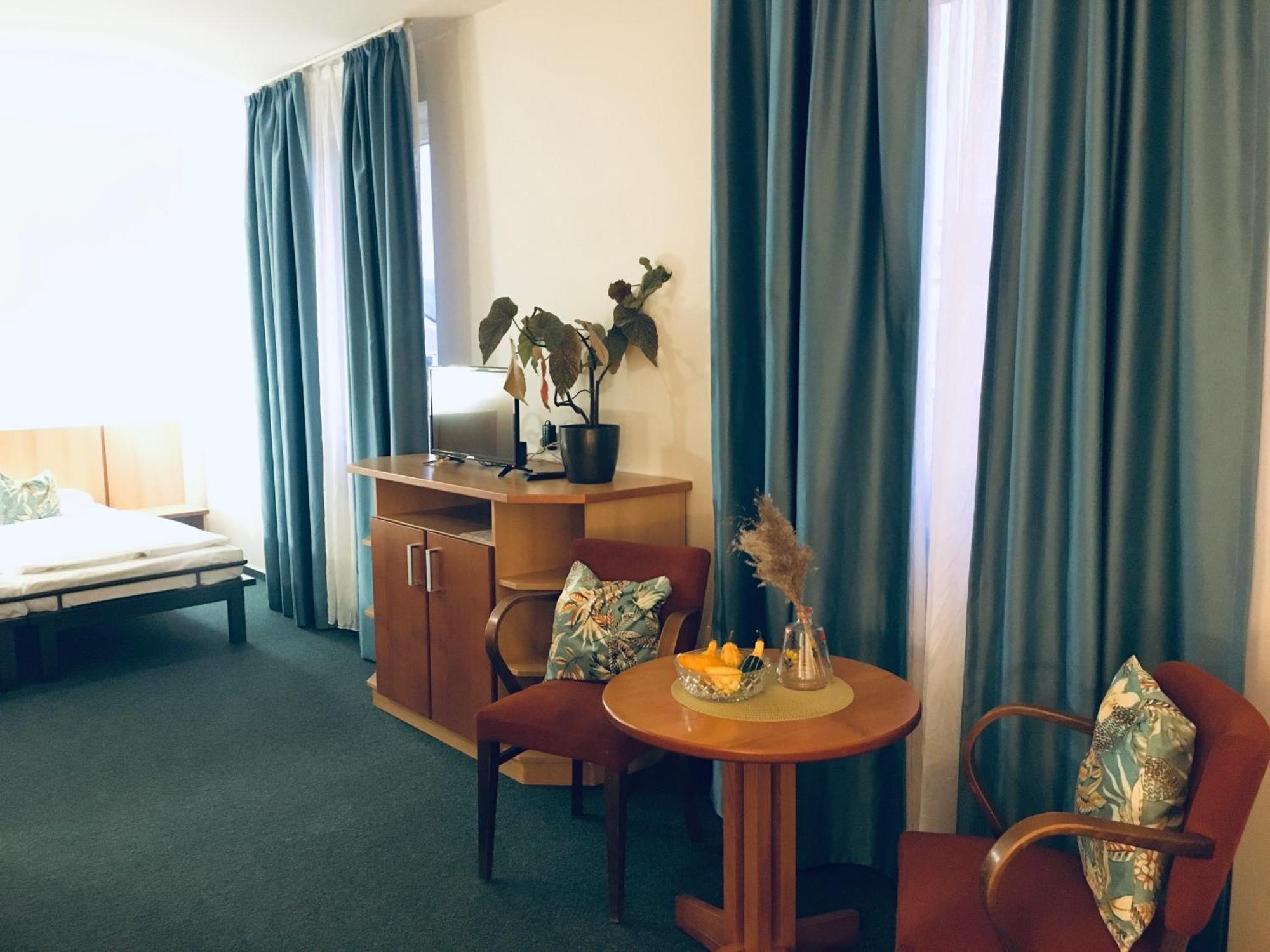 Penzion Hotelu Central Dvůr Králové nad Labem Extérieur photo