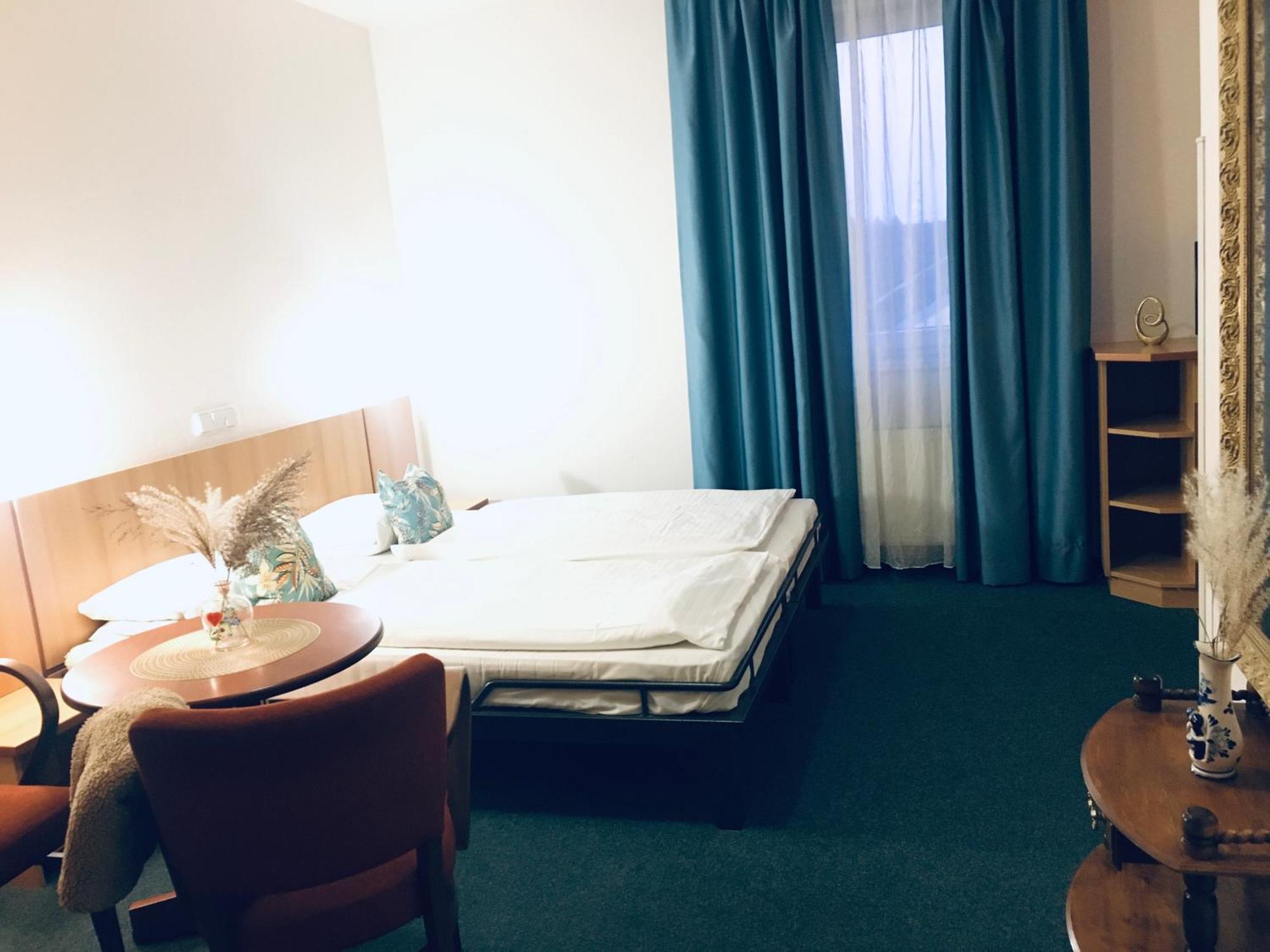 Penzion Hotelu Central Dvůr Králové nad Labem Extérieur photo
