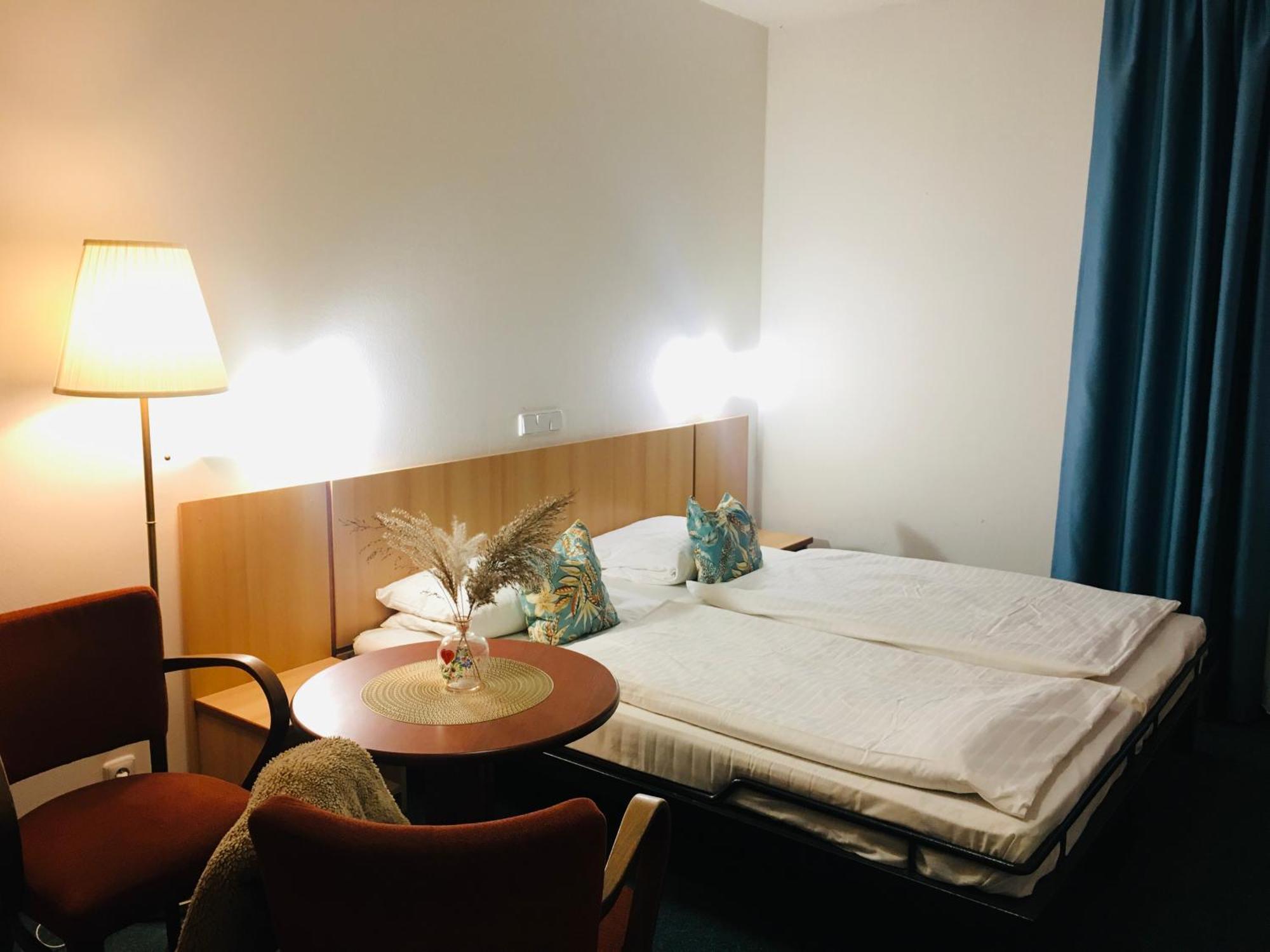 Penzion Hotelu Central Dvůr Králové nad Labem Extérieur photo
