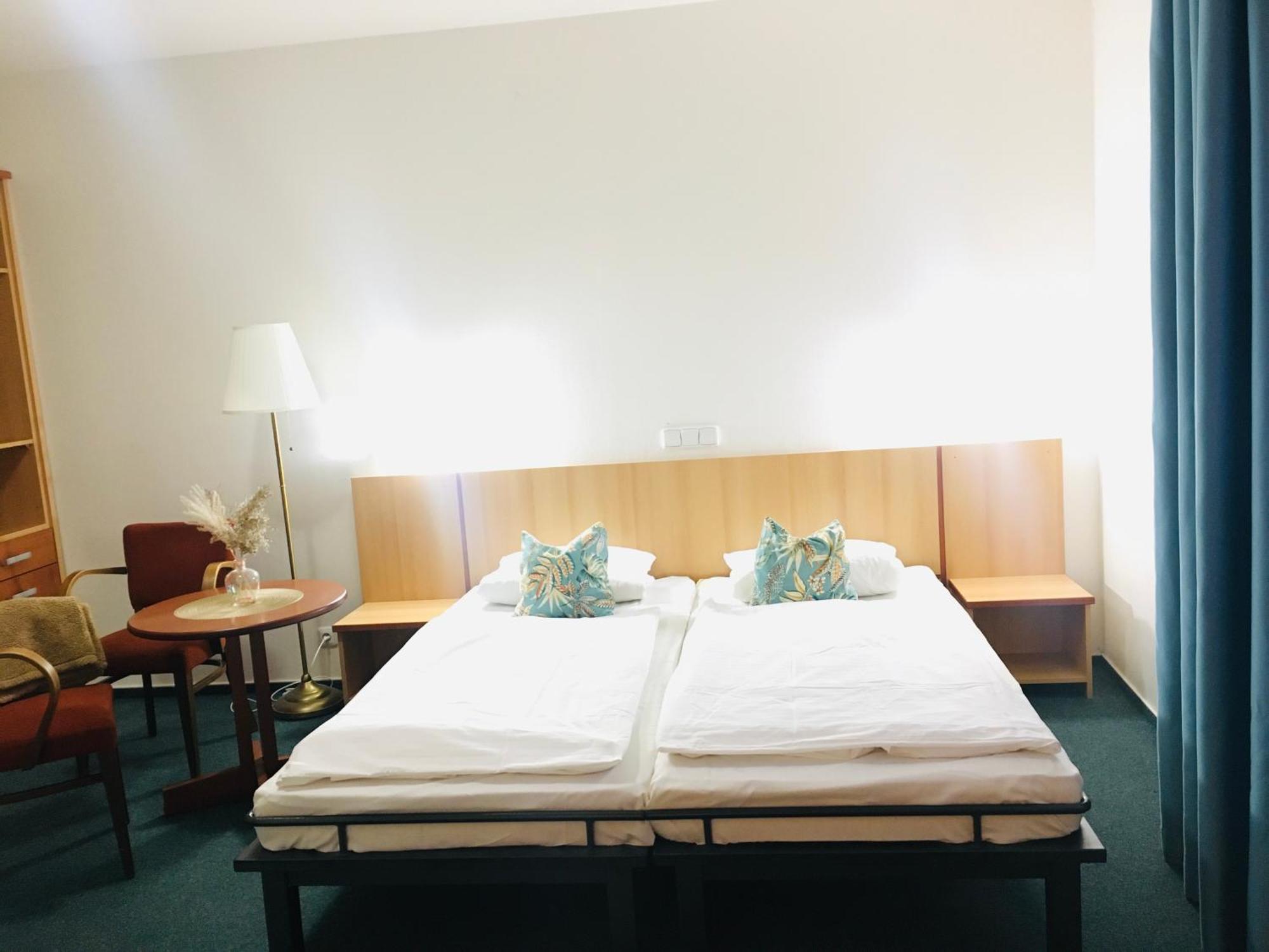Penzion Hotelu Central Dvůr Králové nad Labem Extérieur photo