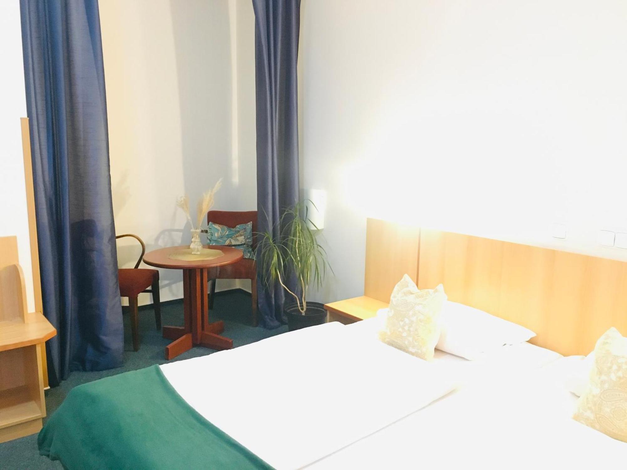 Penzion Hotelu Central Dvůr Králové nad Labem Extérieur photo