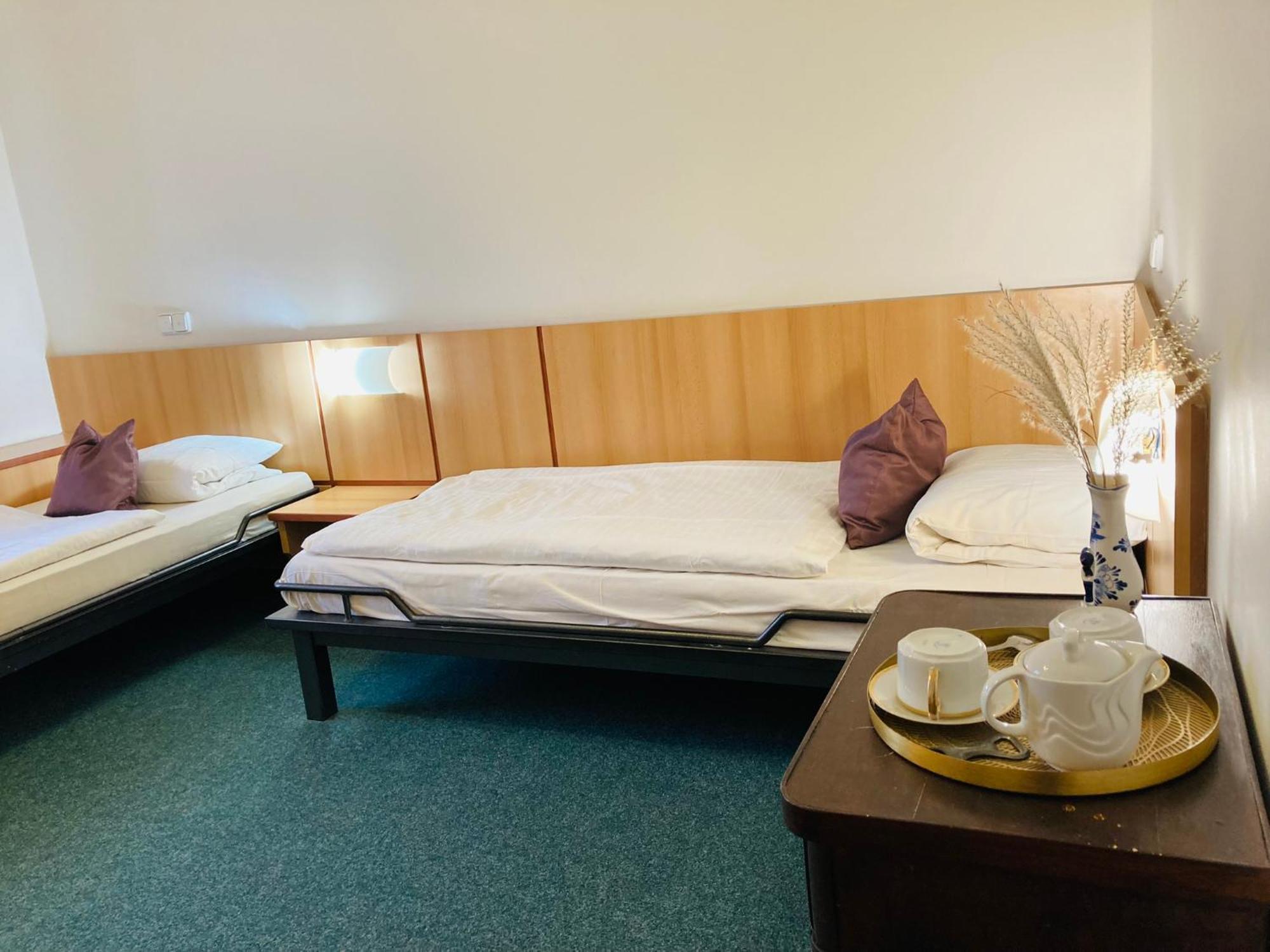 Penzion Hotelu Central Dvůr Králové nad Labem Chambre photo